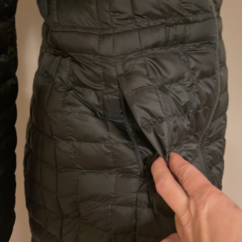 The North Face Women's Eco Thermoball Parka 2, Medium - Picture 9 of 17